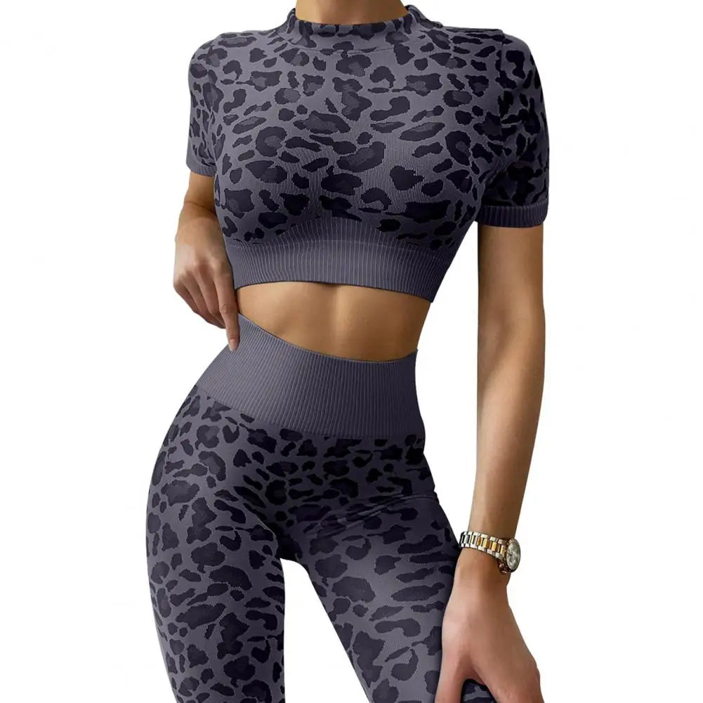 Seamless Yoga Suit Women Fitness Suits Leopard Print Short Sleeve Crop Top Tight Hip Lift Pants Yoga Set Women Sport Suits